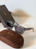Tom Ford Icon Unisex Rectangle Sunglasses - Image 3