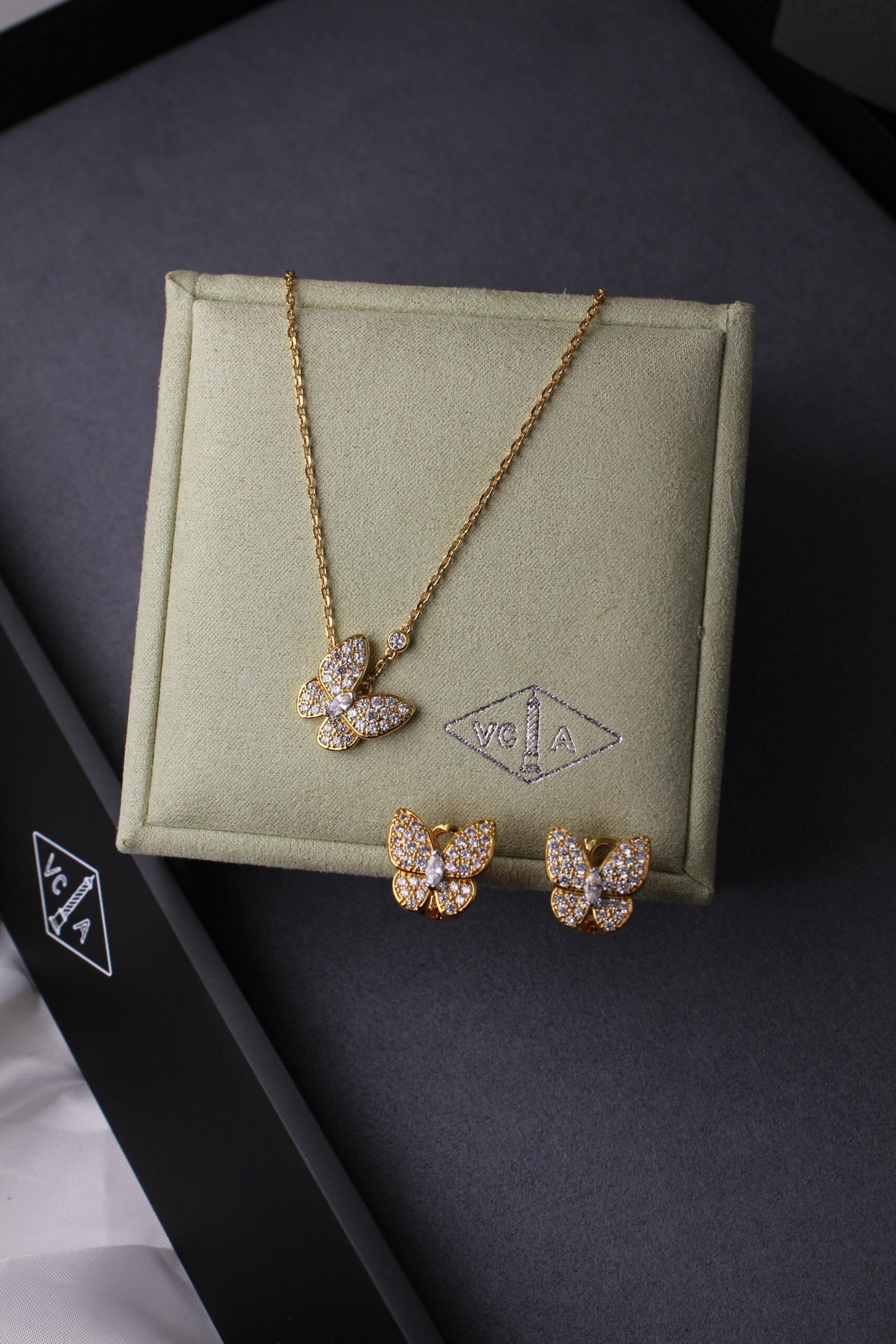 WhatsApp Image 2026-09-10 at 4.38.43 AM (1) VanCleef & Arpels Butterfly Full Stone Necklace & earings 18K yellow gold, white Gold plated with Stone - Image 1