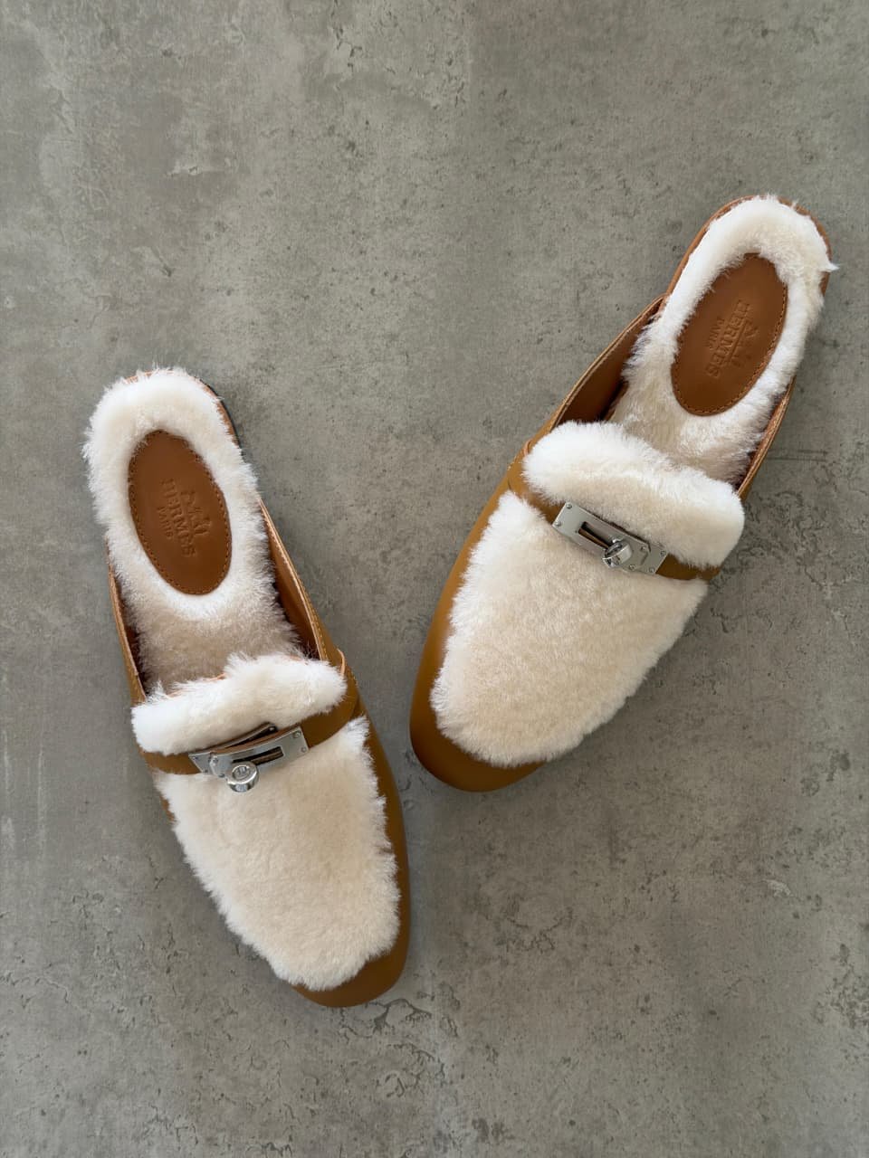 WhatsApp Image 2026-09-14 at 17.30.09 Hermès Oz Mules, Crafted in tan leather with plush ecru shearling lining & a silver tone kelly buckle - Image 1