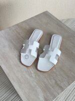 Hermès Oran Leather Flat Sandals - Image 3