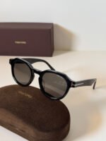 Tom Ford FT1358 Sunglasses - Image 3