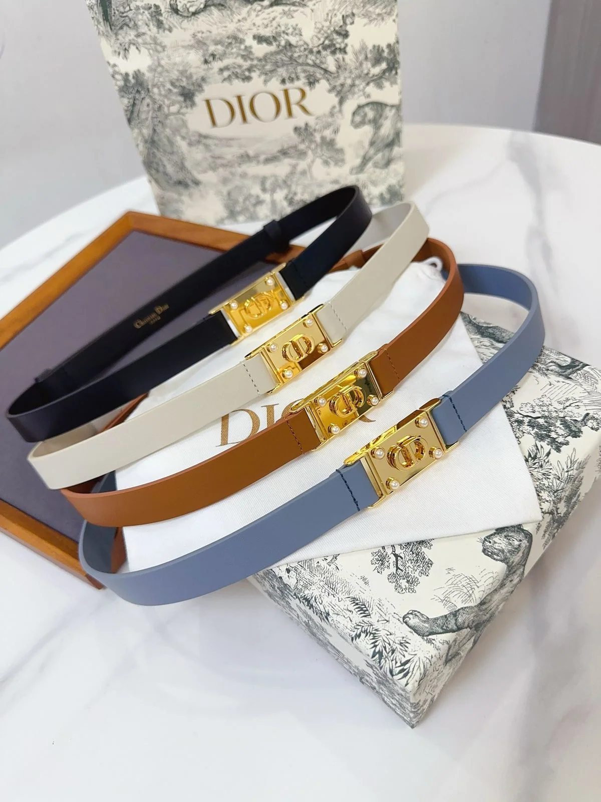40c5807e-f6fe-45ba-bae8-8d34c6f42822_b06f19a0-4f83-45e4-ab0e-9dd68855f9f3 Dior D-Lock Pearl Belt - Image 1
