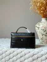 Chanel Crocodile-Embossed Calfskin Top Handle Vanity Case 19 CM - Image 2