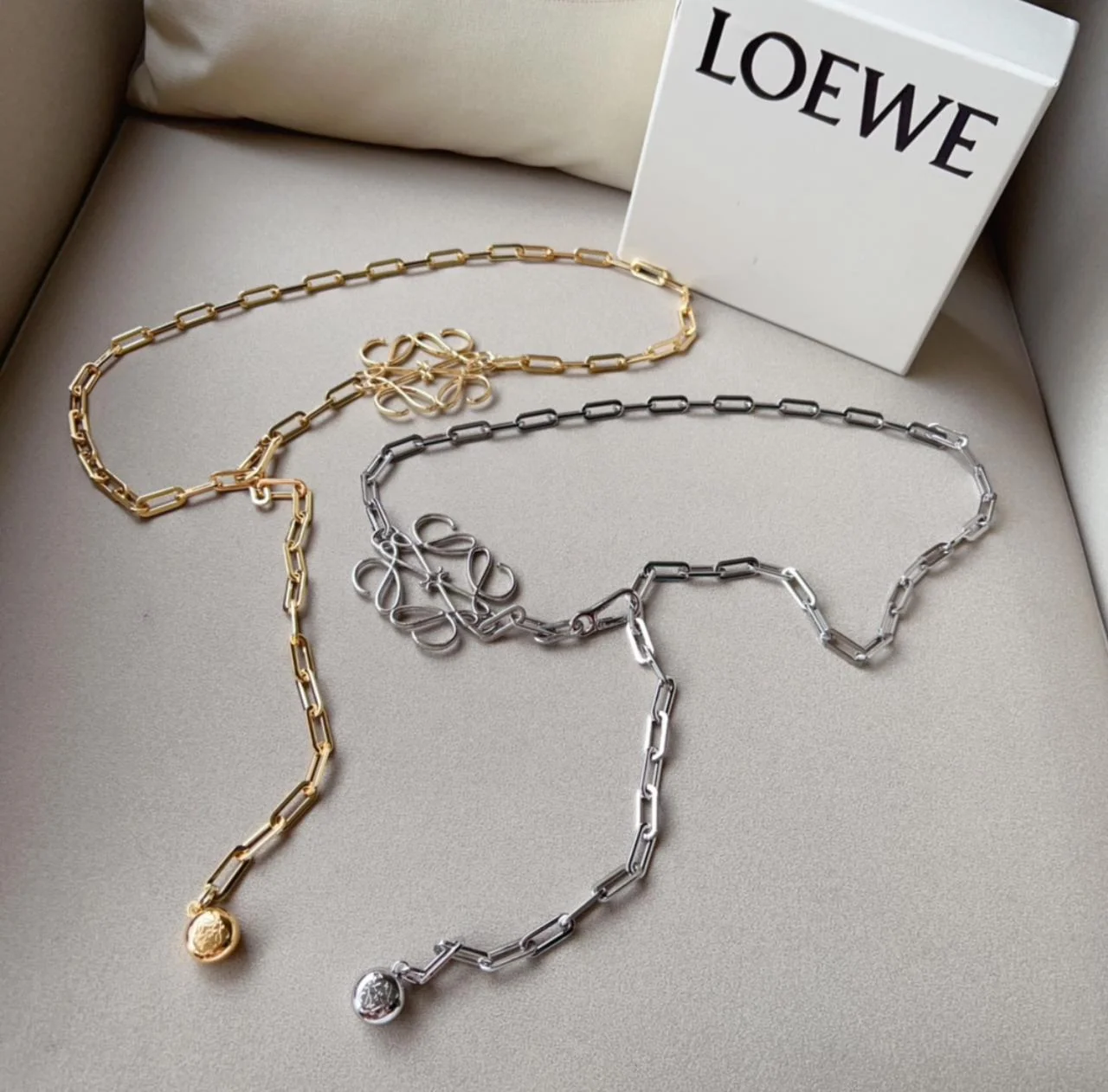 7d09645b-d882-4e85-8e1a-d4a706d6cf24 Loewe Anagram Chain Belt - Image 1