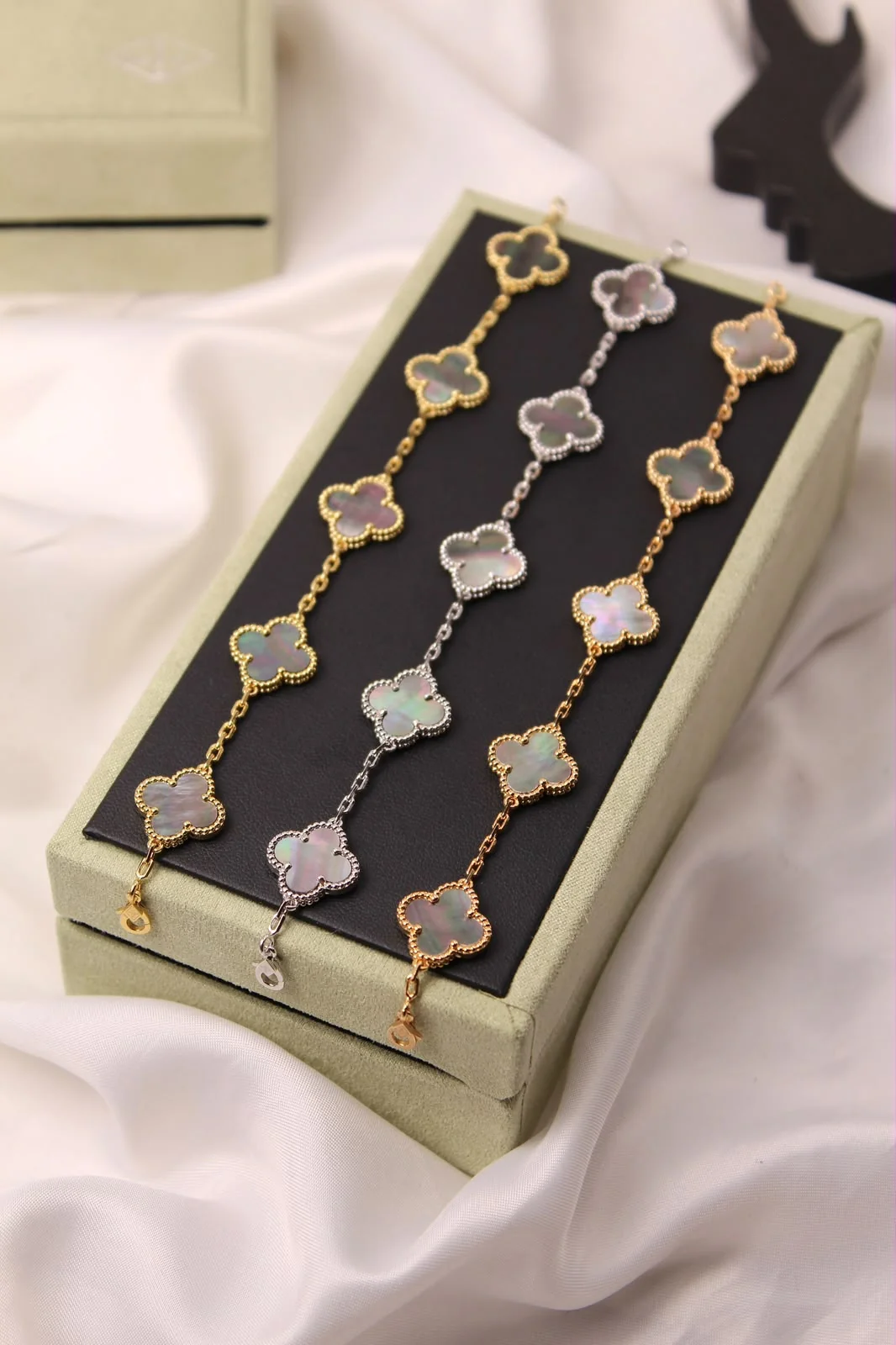 89a7f8f1-bed9-4094-8055-469870fd0cda Van Cleef & Arpels Vintage Alhambra Bracelet - Image 1