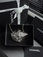 CHANEL Silver Shell Chain Bag - Image 5
