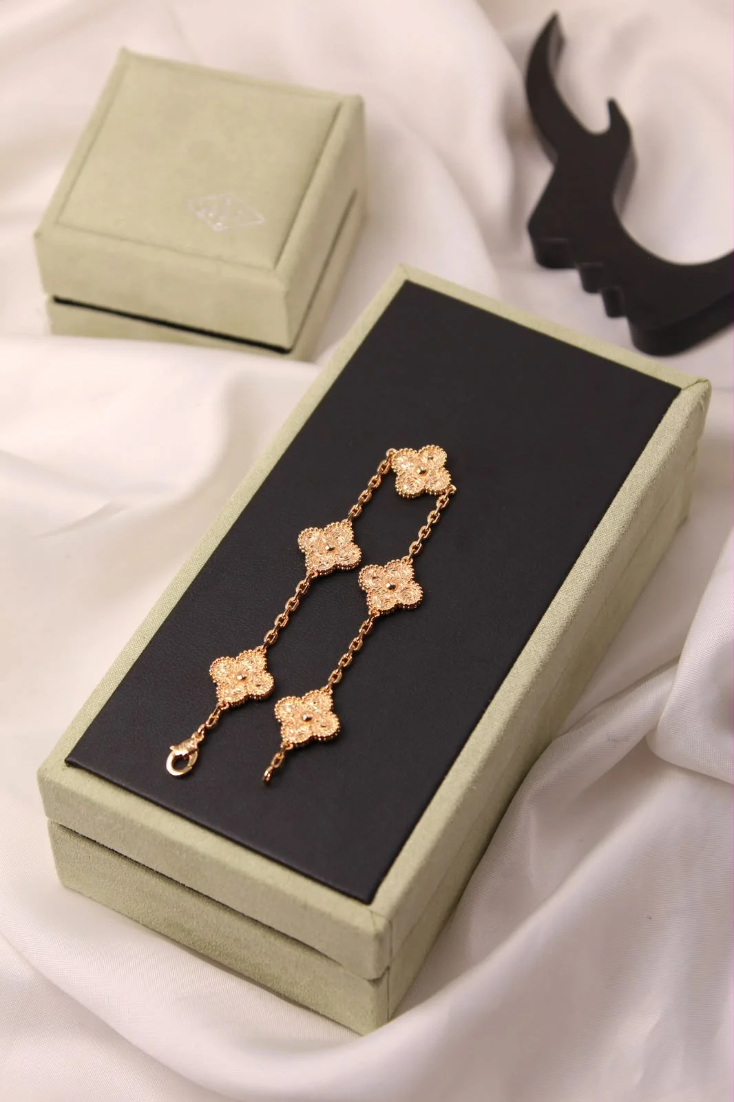 d80b010c-1f5c-4d94-ac54-c90be5fba005 Van Cleef & Arpels Vintage Alhambra Bracelet - Image 1