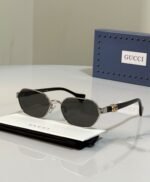Gucci Geometric Rectangular Metal Sunglasses (Model: GG1593S / 1593) - Image 4